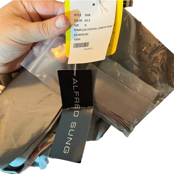 ALFRED SUNG D538 In Atlantis Blue Iridescent Strapless Dress, NWT, Size 16 - Picture 6 of 7